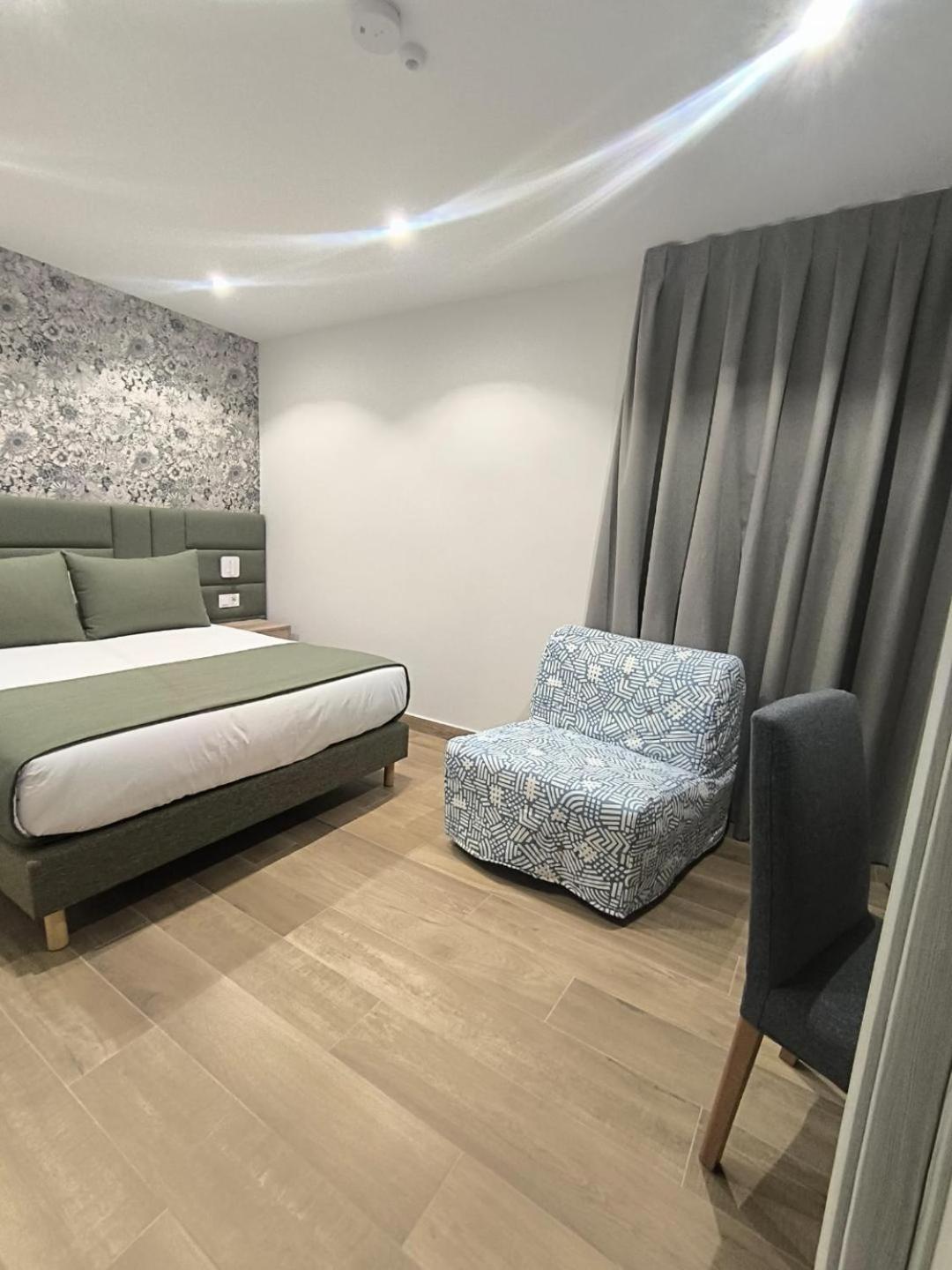Hostal San Blas Madrid Esterno foto