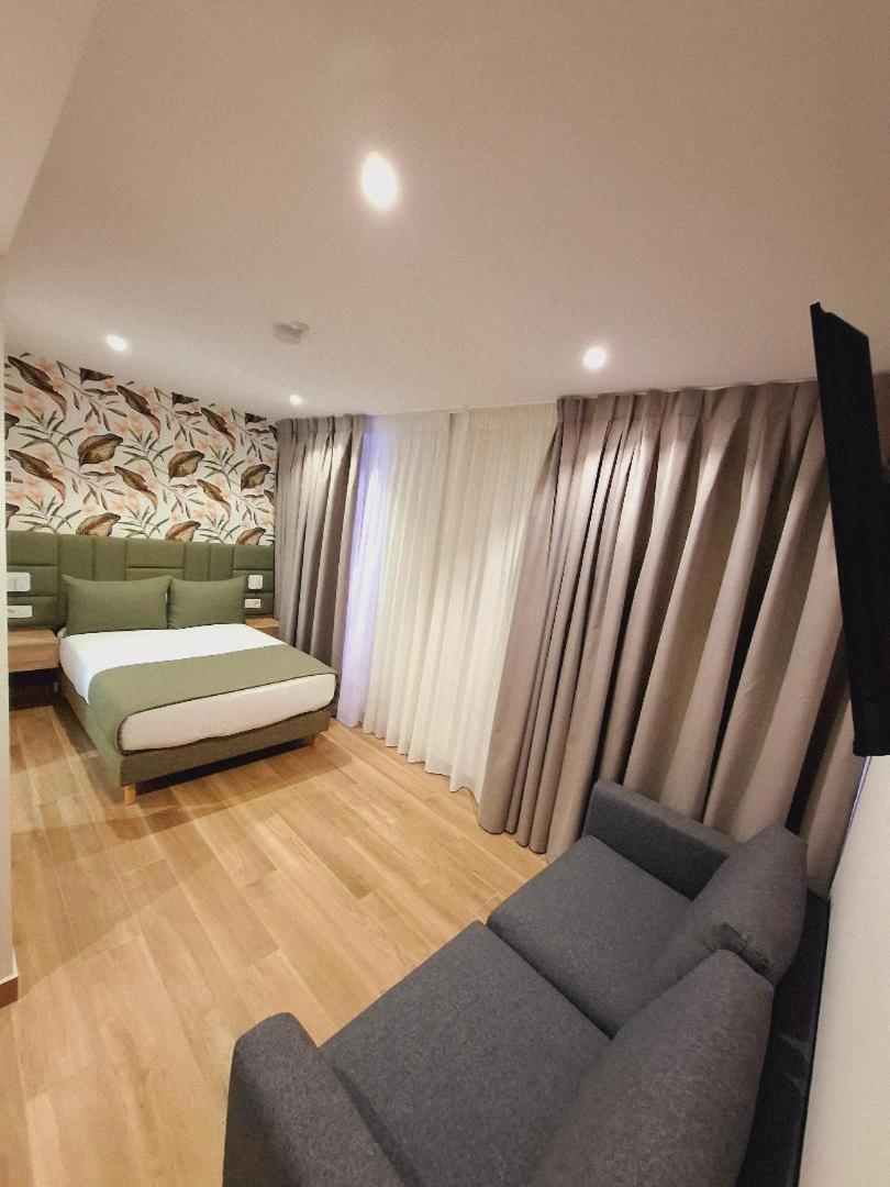 Hostal San Blas Madrid Esterno foto