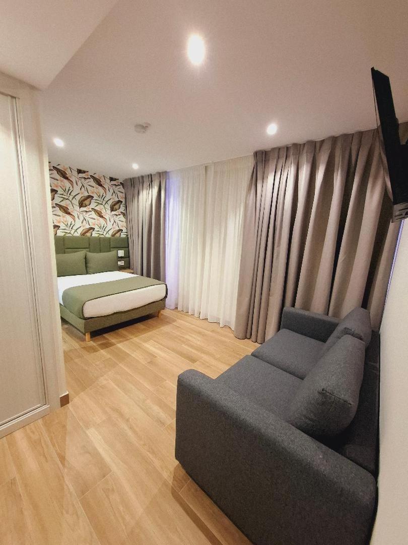 Hostal San Blas Madrid Esterno foto