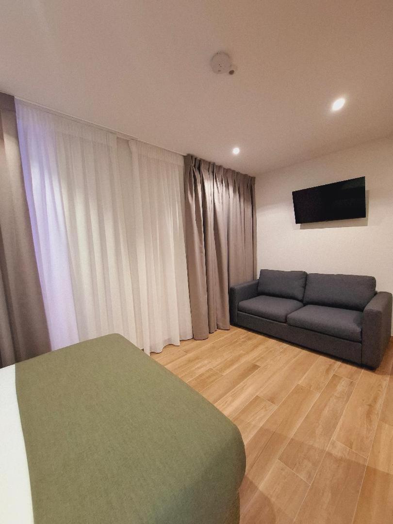 Hostal San Blas Madrid Esterno foto
