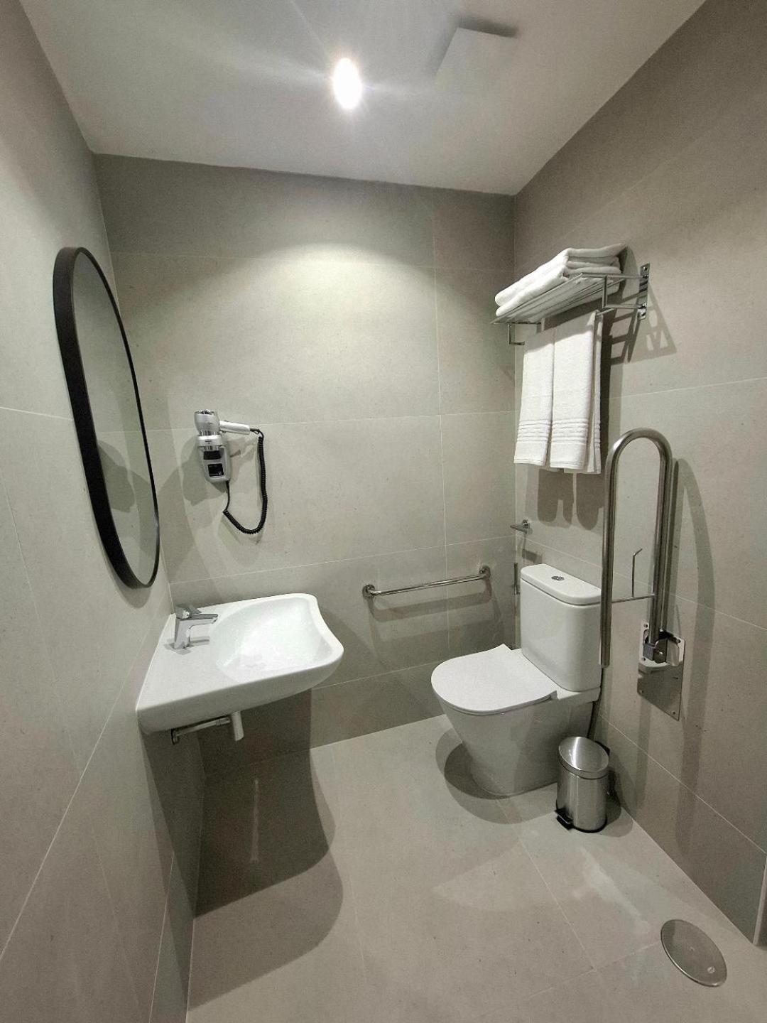 Hostal San Blas Madrid Esterno foto