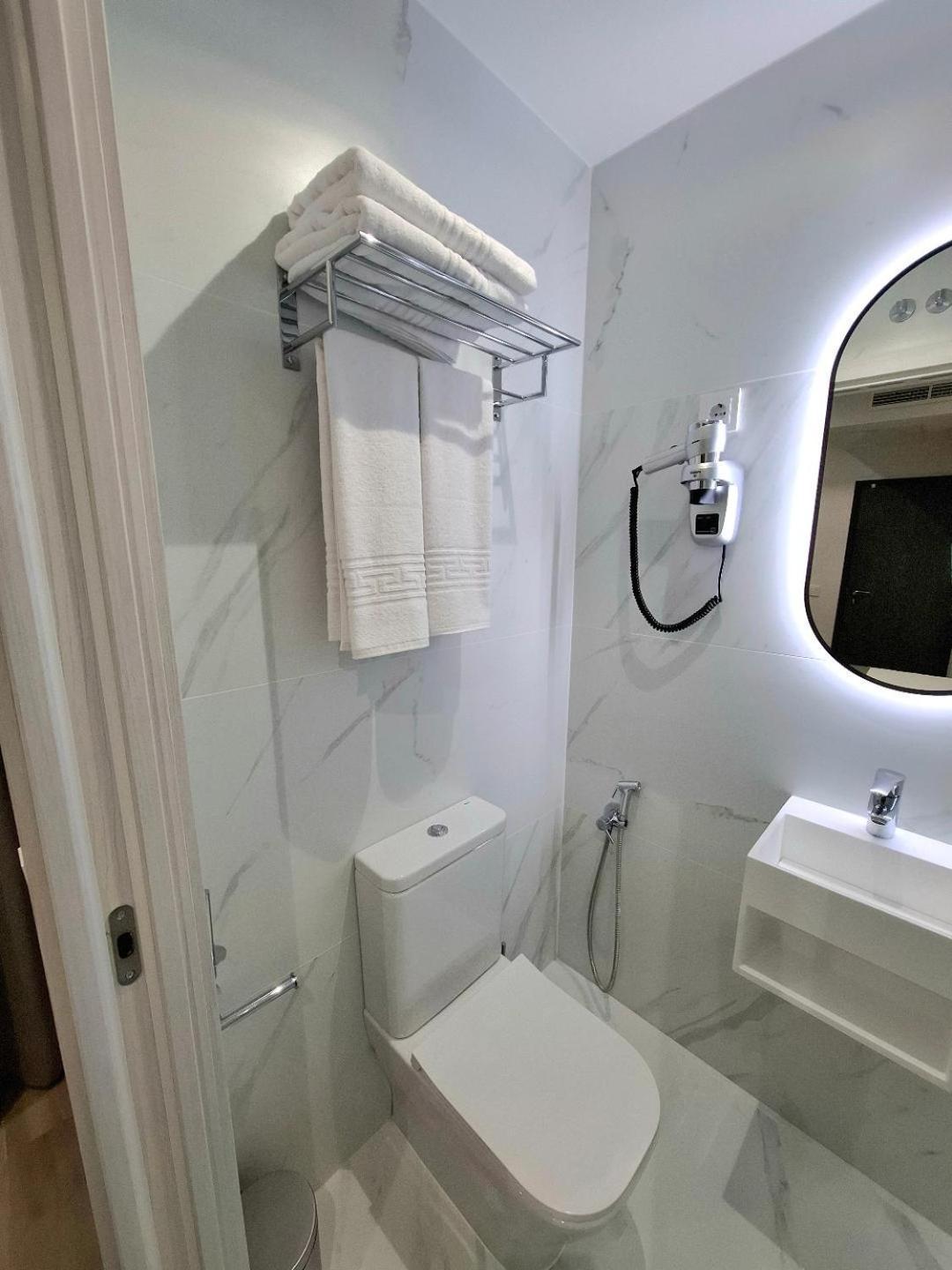 Hostal San Blas Madrid Esterno foto