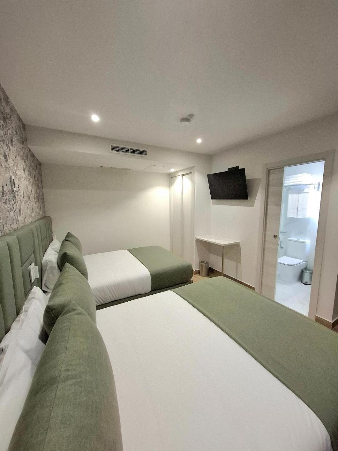 Hostal San Blas Madrid Esterno foto