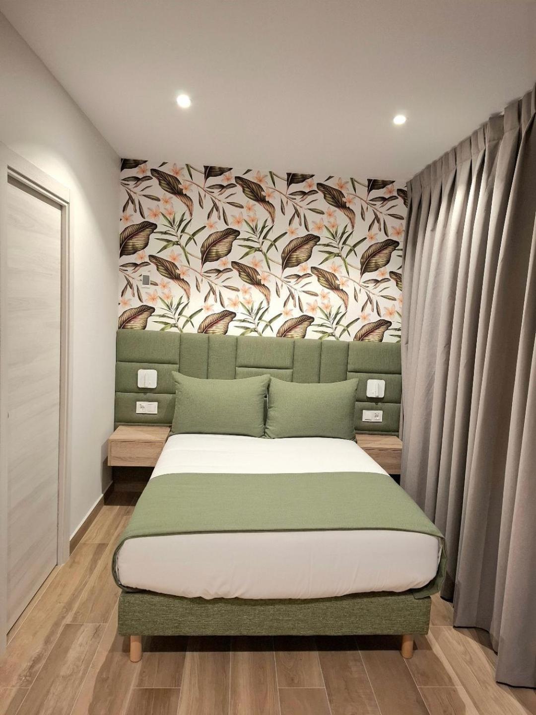 Hostal San Blas Madrid Esterno foto