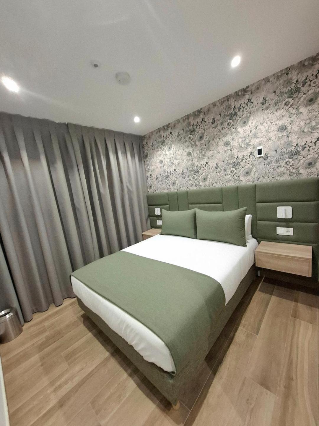 Hostal San Blas Madrid Esterno foto