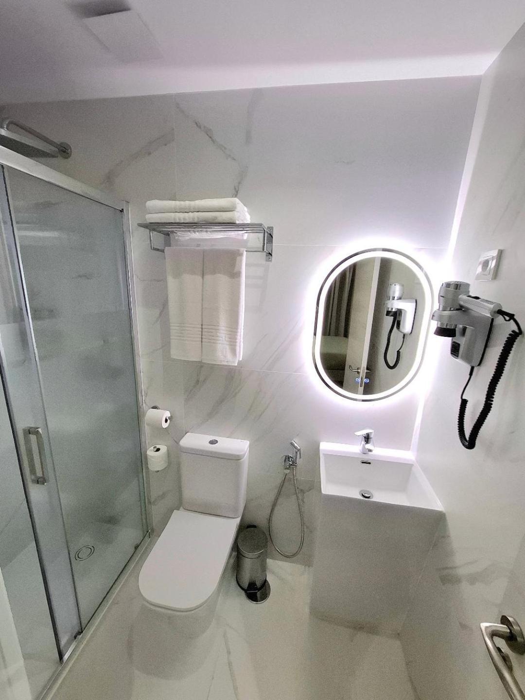 Hostal San Blas Madrid Esterno foto