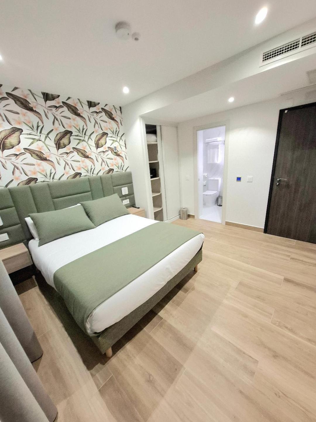 Hostal San Blas Madrid Esterno foto