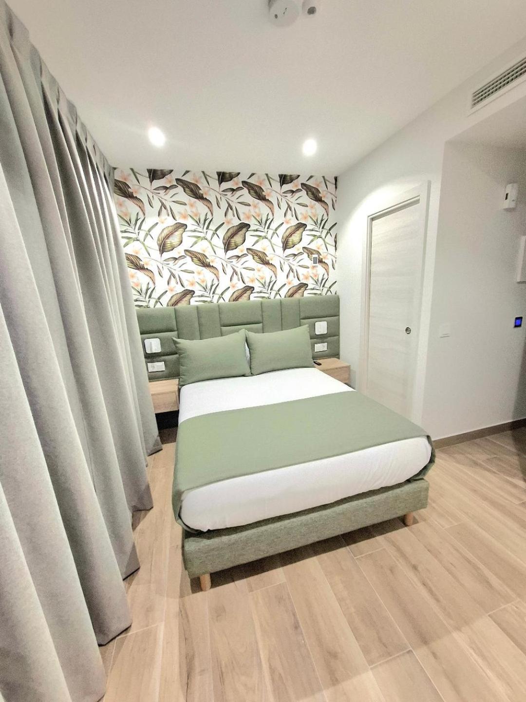 Hostal San Blas Madrid Esterno foto