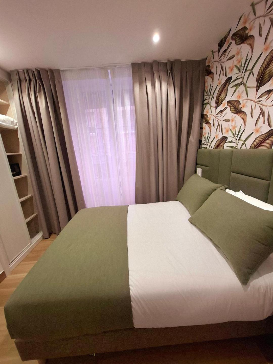 Hostal San Blas Madrid Esterno foto