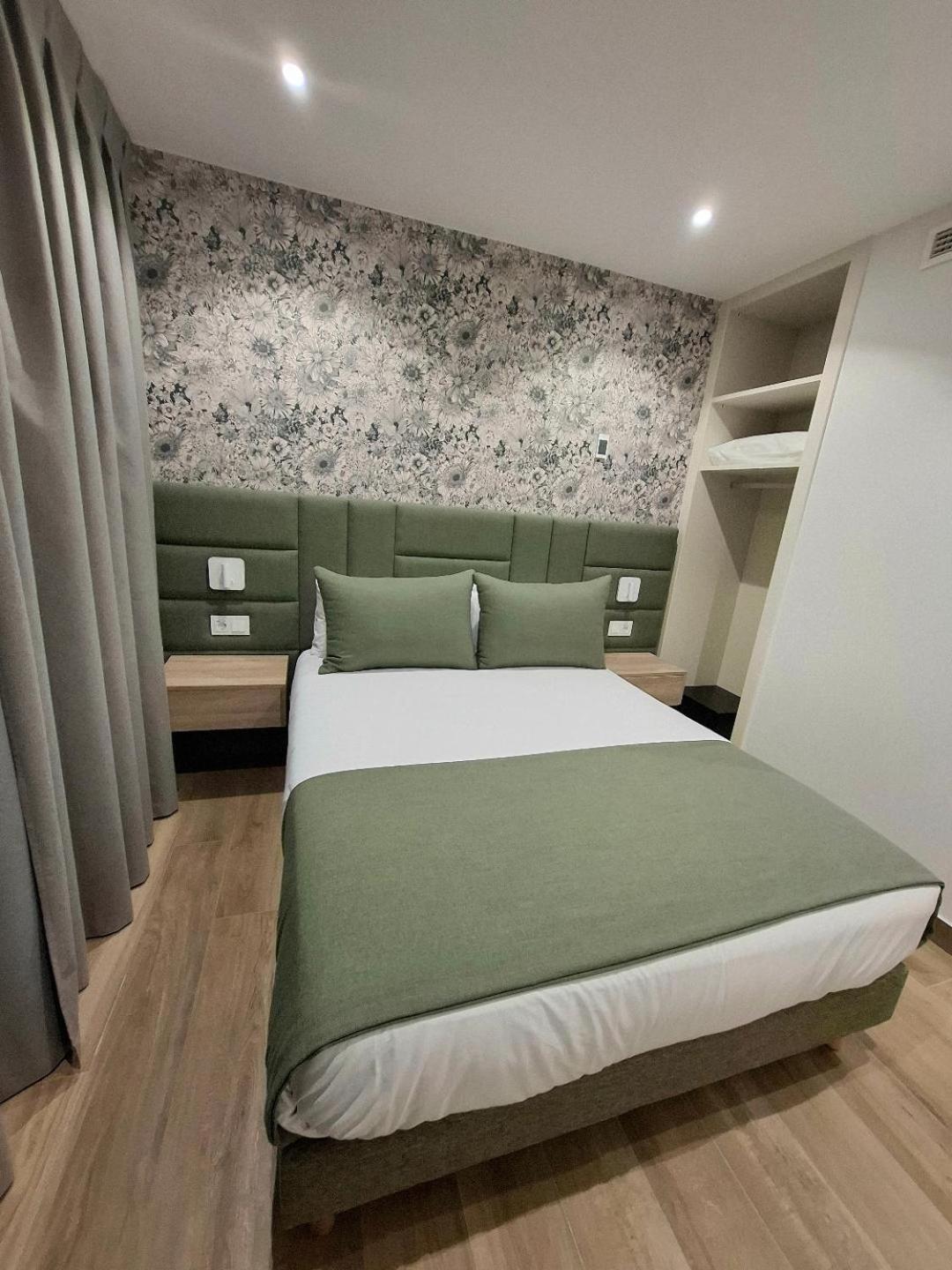 Hostal San Blas Madrid Esterno foto